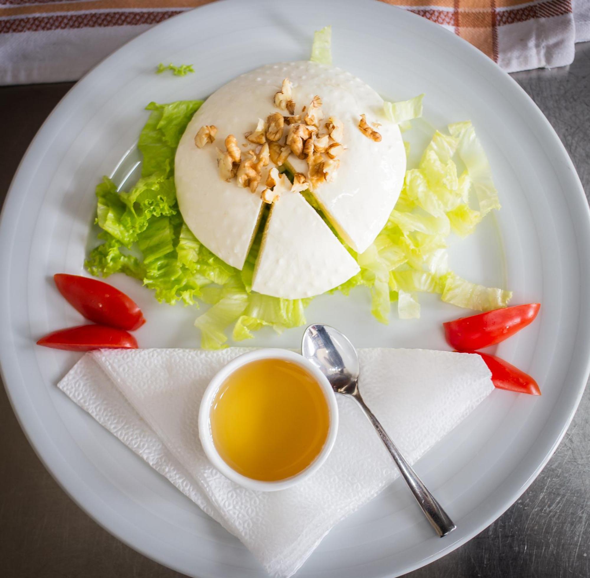 Hotel Restaurant Emblema Petrelë エクステリア 写真