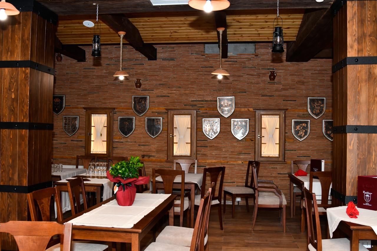 Hotel Restaurant Emblema Petrelë エクステリア 写真