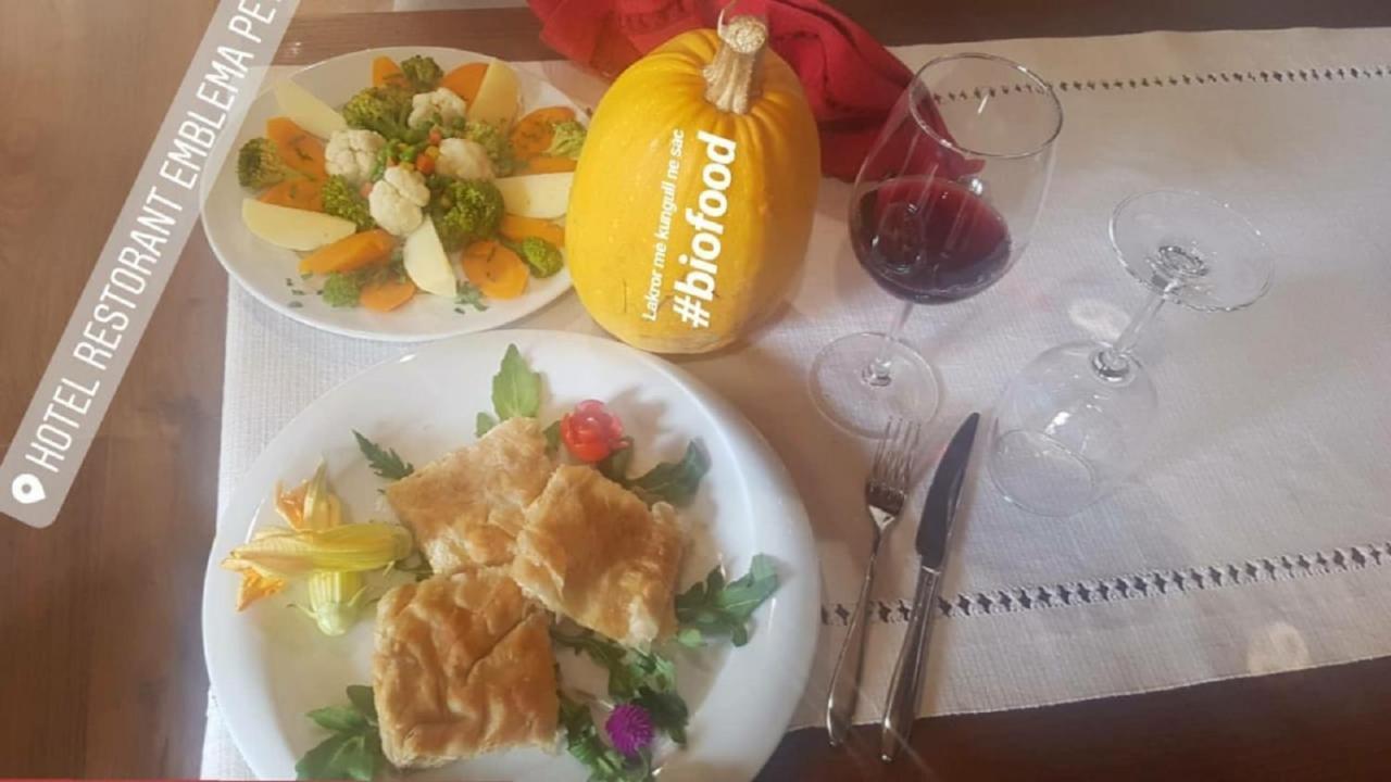 Hotel Restaurant Emblema Petrelë エクステリア 写真