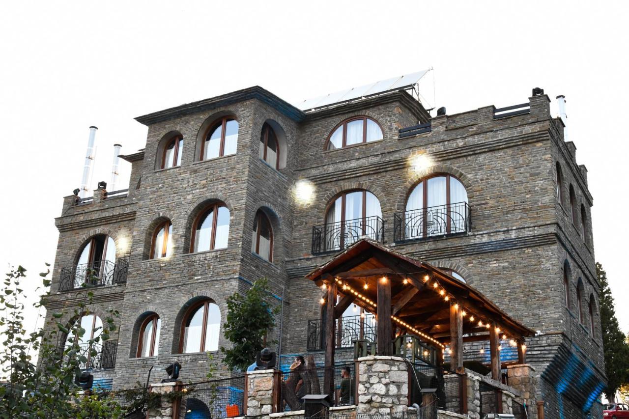 Hotel Restaurant Emblema Petrelë エクステリア 写真