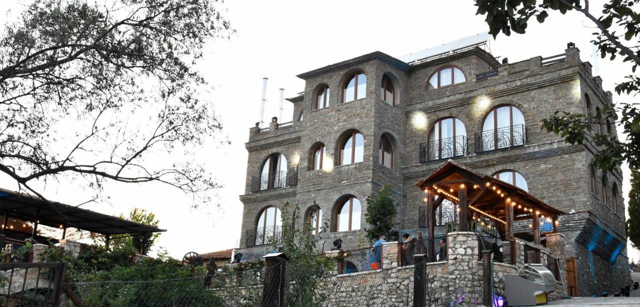 Hotel Restaurant Emblema Petrelë エクステリア 写真