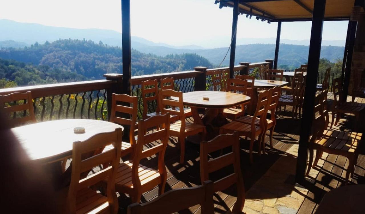 Hotel Restaurant Emblema Petrelë エクステリア 写真