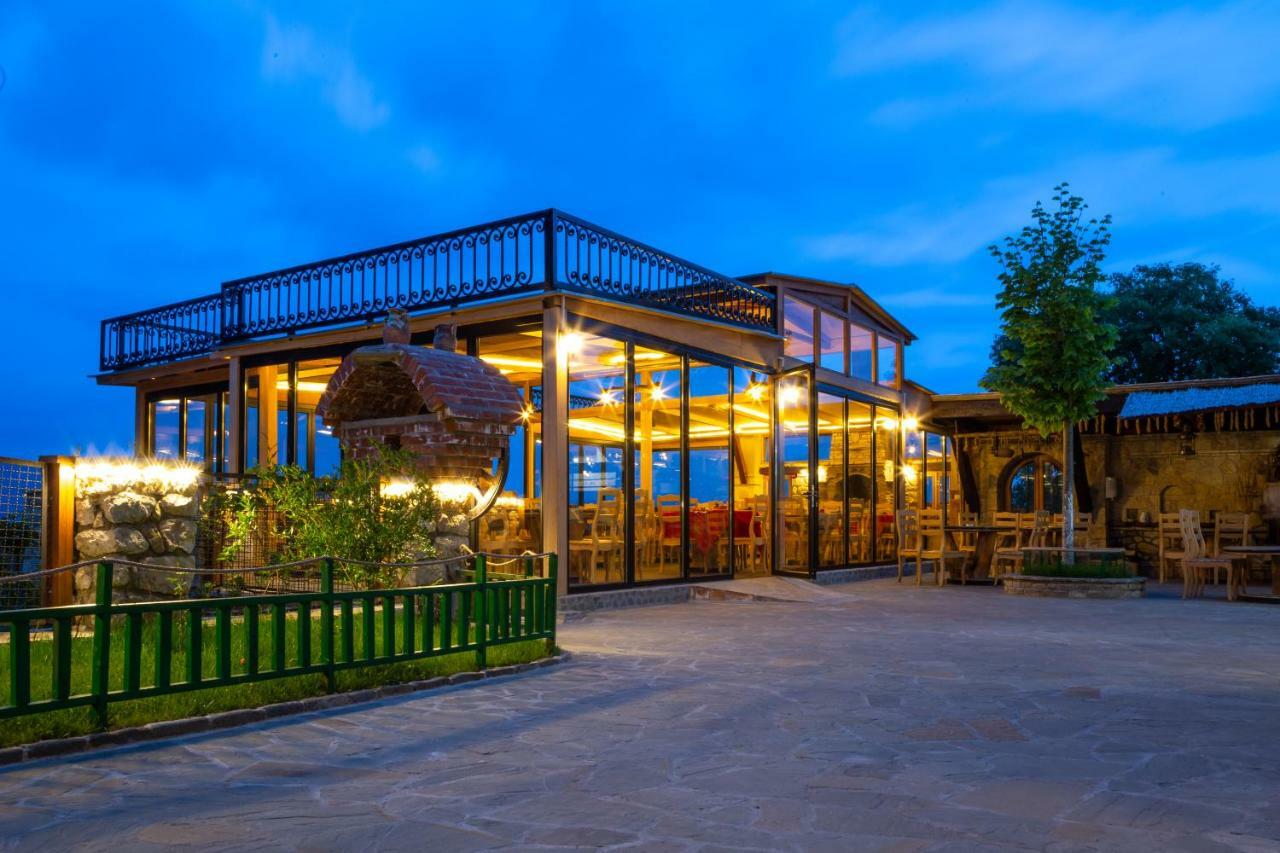 Hotel Restaurant Emblema Petrelë エクステリア 写真
